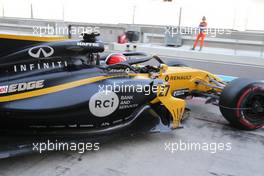 Nico Hulkenberg (GER) Renault Sport F1 Team  28.11.2017. Formula 1 Testing, Yas Marina Circuit, Abu Dhabi, Tuesday.