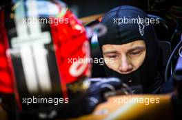 Nico Hulkenberg (GER) Renault Sport F1 Team RS17. 28.11.2017. Formula 1 Testing, Yas Marina Circuit, Abu Dhabi, Tuesday.