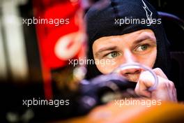 Nico Hulkenberg (GER) Renault Sport F1 Team RS17. 28.11.2017. Formula 1 Testing, Yas Marina Circuit, Abu Dhabi, Tuesday.