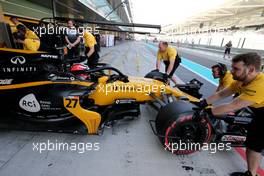 Nico Hulkenberg (GER) Renault Sport F1 Team  28.11.2017. Formula 1 Testing, Yas Marina Circuit, Abu Dhabi, Tuesday.