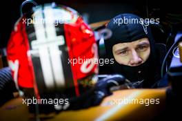 Nico Hulkenberg (GER) Renault Sport F1 Team RS17. 28.11.2017. Formula 1 Testing, Yas Marina Circuit, Abu Dhabi, Tuesday.