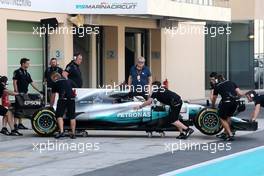 Lewis Hamilton (GBR) Mercedes AMG F1   28.11.2017. Formula 1 Testing, Yas Marina Circuit, Abu Dhabi, Tuesday.