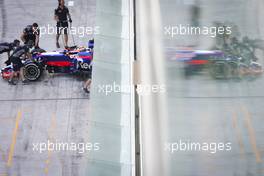 Sean Gelael (IDN) Scuderia Toro Rosso Test Driver.  28.11.2017. Formula 1 Testing, Yas Marina Circuit, Abu Dhabi, Tuesday.