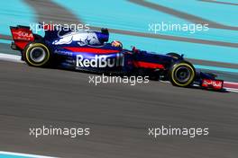 Pierre Gasly (FRA), Scuderia Toro Rosso  29.11.2017. Formula 1 Testing, Yas Marina Circuit, Abu Dhabi, Wednesday.