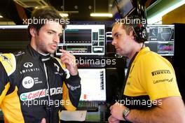 Carlos Sainz Jr (ESP) Renault Sport F1 Team. 29.11.2017. Formula 1 Testing, Yas Marina Circuit, Abu Dhabi, Wednesday.