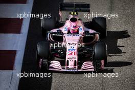 Esteban Ocon (FRA) Sahara Force India F1 VJM10. 29.11.2017. Formula 1 Testing, Yas Marina Circuit, Abu Dhabi, Wednesday.
