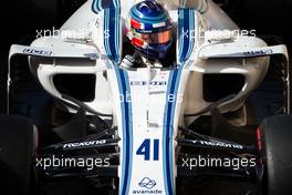 Sergey Sirotkin (RUS) Williams FW40. 29.11.2017. Formula 1 Testing, Yas Marina Circuit, Abu Dhabi, Wednesday.