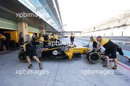 Carlos Sainz Jr (ESP) Renault Sport F1 Team. 29.11.2017. Formula 1 Testing, Yas Marina Circuit, Abu Dhabi, Wednesday.