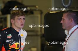 Max Verstappen (NLD) Red Bull Racing RB13 with his father Jos. 29.11.2017. Formula 1 Testing, Yas Marina Circuit, Abu Dhabi, Tuesday.