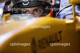 Carlos Sainz Jr (ESP) Renault Sport F1 Team RS17.  29.11.2017. Formula 1 Testing, Yas Marina Circuit, Abu Dhabi, Tuesday.