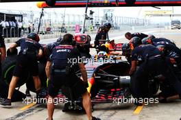 Daniel Ricciardo (AUS) Red Bull Racing RB13 practices a pit stop. 20.10.2017. Formula 1 World Championship, Rd 17, United States Grand Prix, Austin, Texas, USA, Practice Day.