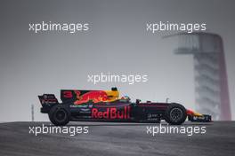 Daniel Ricciardo (AUS) Red Bull Racing RB13 spins. 20.10.2017. Formula 1 World Championship, Rd 17, United States Grand Prix, Austin, Texas, USA, Practice Day.