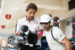 (L to R): Jean Michel Tibi (FRA) FOM Cameraman with Nicolas Hamilton (GBR). 20.10.2017. Formula 1 World Championship, Rd 17, United States Grand Prix, Austin, Texas, USA, Practice Day.