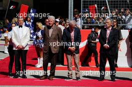 (L to R): Michael Buffer (USA) Announcer, Bill Clinton (USA) Former US President and Chase Carey (USA) Formula One Group Chairman on the grid. 22.10.2017. Formula 1 World Championship, Rd 17, United States Grand Prix, Austin, Texas, USA, Race Day.
