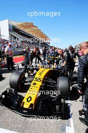 Carlos Sainz Jr (ESP) Renault Sport F1 Team RS17 on the grid. 22.10.2017. Formula 1 World Championship, Rd 17, United States Grand Prix, Austin, Texas, USA, Race Day.
