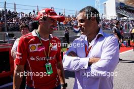 (L to R): Marc Gene (ESP) Ferrari Test Driver with Juan Pablo Montoya (COL).                                22.10.2017. Formula 1 World Championship, Rd 17, United States Grand Prix, Austin, Texas, USA, Race Day.