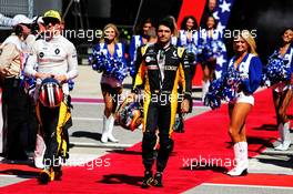(L to R): Nico Hulkenberg (GER) Renault Sport F1 Team with team mate Carlos Sainz Jr (ESP) Renault Sport F1 Team on the grid. 22.10.2017. Formula 1 World Championship, Rd 17, United States Grand Prix, Austin, Texas, USA, Race Day.