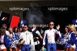 (L to R): Pascal Wehrlein (GER) Sauber F1 Team and Marcus Ericsson (SWE) Sauber F1 Team on the grid. 22.10.2017. Formula 1 World Championship, Rd 17, United States Grand Prix, Austin, Texas, USA, Race Day.