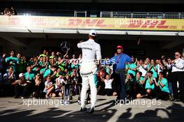 Race winner Lewis Hamilton (GBR) Mercedes AMG F1 celebrates with Niki Lauda (AUT) Mercedes Non-Executive Chairman and  the team. 22.10.2017. Formula 1 World Championship, Rd 17, United States Grand Prix, Austin, Texas, USA, Race Day.