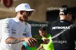 Race winner Lewis Hamilton (GBR) Mercedes AMG F1 celebrates with Valtteri Bottas (FIN) Mercedes AMG F1 and the team. 22.10.2017. Formula 1 World Championship, Rd 17, United States Grand Prix, Austin, Texas, USA, Race Day.