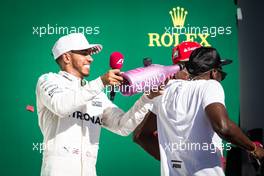 (L to R): Lewis Hamilton (GBR) Mercedes AMG F1 and Lewis Hamilton (GBR) Mercedes AMG F1 celebrate on the podium. 22.10.2017. Formula 1 World Championship, Rd 17, United States Grand Prix, Austin, Texas, USA, Race Day.