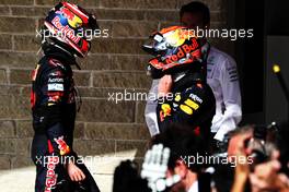 Daniil Kvyat (RUS) Scuderia Toro Rosso and Max Verstappen (NLD) Red Bull Racing in parc ferme. 22.10.2017. Formula 1 World Championship, Rd 17, United States Grand Prix, Austin, Texas, USA, Race Day.
