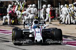 Lance Stroll (CDN) Williams FW40 makes a pit stop. 22.10.2017. Formula 1 World Championship, Rd 17, United States Grand Prix, Austin, Texas, USA, Race Day.