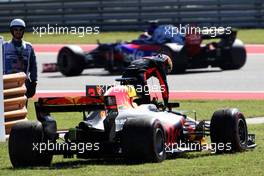 Daniel Ricciardo (AUS) Red Bull Racing RB13 retired from the race. 22.10.2017. Formula 1 World Championship, Rd 17, United States Grand Prix, Austin, Texas, USA, Race Day.