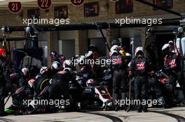 Romain Grosjean (FRA) Haas F1 Team VF-17 makes a pit stop. 22.10.2017. Formula 1 World Championship, Rd 17, United States Grand Prix, Austin, Texas, USA, Race Day.