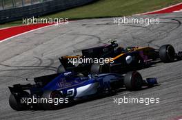 Marcus Ericsson (SWE) Sauber C36 and Carlos Sainz Jr (ESP) Renault Sport F1 Team RS17 battle for position. 22.10.2017. Formula 1 World Championship, Rd 17, United States Grand Prix, Austin, Texas, USA, Race Day.