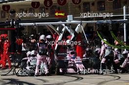 Sergio Perez (MEX) Sahara Force India F1 VJM10 makes a pit stop. 22.10.2017. Formula 1 World Championship, Rd 17, United States Grand Prix, Austin, Texas, USA, Race Day.