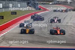 Carlos Sainz Jr (ESP) Renault Sport F1 Team RS17 and Fernando Alonso (ESP) McLaren MCL32 battle for position. 22.10.2017. Formula 1 World Championship, Rd 17, United States Grand Prix, Austin, Texas, USA, Race Day.