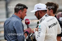 (L to R): Will Buxton (GBR) NBC Sports Network TV Presenter with Lewis Hamilton (GBR) Mercedes AMG F1 in qualifying parc ferme. 21.10.2017. Formula 1 World Championship, Rd 17, United States Grand Prix, Austin, Texas, USA, Qualifying Day.