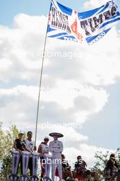 Lewis Hamilton (GBR) Mercedes AMG F1 fans. 21.10.2017. Formula 1 World Championship, Rd 17, United States Grand Prix, Austin, Texas, USA, Qualifying Day.