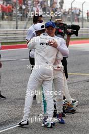 (L to R): Lewis Hamilton (GBR) Mercedes AMG F1 celebrates his pole position in qualifying parc ferme with team mate Valtteri Bottas (FIN) Mercedes AMG F1. 21.10.2017. Formula 1 World Championship, Rd 17, United States Grand Prix, Austin, Texas, USA, Qualifying Day.