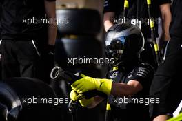 Mercedes AMG F1 mechanic practices a pit stop. 19.10.2017. Formula 1 World Championship, Rd 17, United States Grand Prix, Austin, Texas, USA, Preparation Day.