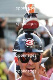 Daniel Ricciardo (AUS) Red Bull Racing fan's hat. 19.10.2017. Formula 1 World Championship, Rd 17, United States Grand Prix, Austin, Texas, USA, Preparation Day.