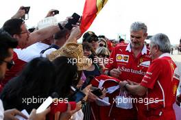 Maurizio Arrivabene (ITA) Ferrari Team Principal signs autographs for the fans. 19.10.2017. Formula 1 World Championship, Rd 17, United States Grand Prix, Austin, Texas, USA, Preparation Day.