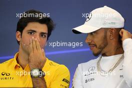 Carlos Sainz Jr (ESP) Renault F1 Team and Lewis Hamilton (GBR) Mercedes AMG F1   19.10.2017. Formula 1 World Championship, Rd 17, United States Grand Prix, Austin, Texas, USA, Preparation Day.
