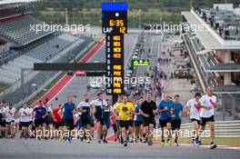 The Renault Sport F1 Team and other members of the paddock run the track in support of Drive for The Cure. 19.10.2017. Formula 1 World Championship, Rd 17, United States Grand Prix, Austin, Texas, USA, Preparation Day.