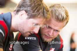 (L to R): Romain Grosjean (FRA) Haas F1 Team with team mate Kevin Magnussen (DEN) Haas F1 Team. 19.10.2017. Formula 1 World Championship, Rd 17, United States Grand Prix, Austin, Texas, USA, Preparation Day.