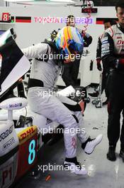 Fernando Alonso (ESP) Toyota Gazoo Racing, Toyota TS050 Hybrid. 19.11.2017. FIA World Endurance Championship, Rookie Test, Sakhir, Bahrain, Sunday.