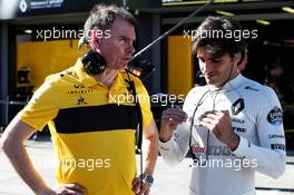 (L to R): Alan Permane (GBR) Renault Sport F1 Team Trackside Operations Director with Carlos Sainz Jr (ESP) Renault Sport F1 Team. 23.03.2018. Formula 1 World Championship, Rd 1, Australian Grand Prix, Albert Park, Melbourne, Australia, Practice Day.