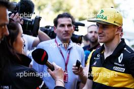 Nico Hulkenberg (GER) Renault Sport F1 Team with the media. 23.03.2018. Formula 1 World Championship, Rd 1, Australian Grand Prix, Albert Park, Melbourne, Australia, Practice Day.