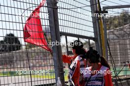 Marshals wave a red flag. 23.03.2018. Formula 1 World Championship, Rd 1, Australian Grand Prix, Albert Park, Melbourne, Australia, Practice Day.