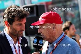 (L to R): Mark Webber (AUS) Channel 10 Presenter with Niki Lauda (AUT) Mercedes Non-Executive Chairman on the grid. 25.03.2018. Formula 1 World Championship, Rd 1, Australian Grand Prix, Albert Park, Melbourne, Australia, Race Day.