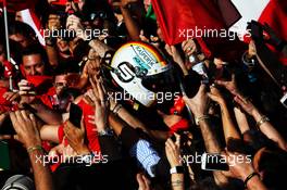 Race winner Sebastian Vettel (GER) Ferrari celebrates with the team in parc ferme. 25.03.2018. Formula 1 World Championship, Rd 1, Australian Grand Prix, Albert Park, Melbourne, Australia, Race Day.