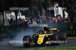 Carlos Sainz Jr (ESP) Renault Sport F1 Team RS18 locks up under braking. 25.03.2018. Formula 1 World Championship, Rd 1, Australian Grand Prix, Albert Park, Melbourne, Australia, Race Day.