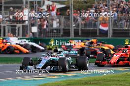 Lewis Hamilton (GBR) Mercedes AMG F1 W09 leads at the start of the race. 25.03.2018. Formula 1 World Championship, Rd 1, Australian Grand Prix, Albert Park, Melbourne, Australia, Race Day.