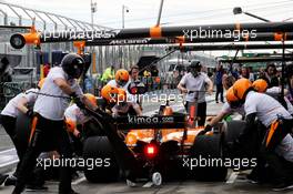 Stoffel Vandoorne (BEL) McLaren MCL33 practices a pit stop.